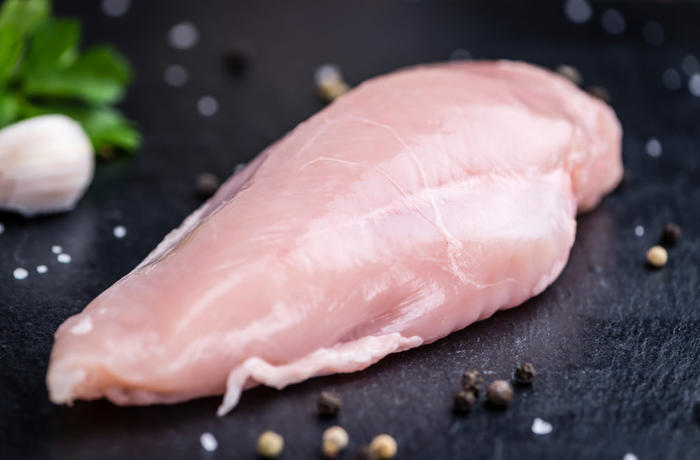 Куриная грудка — самая белково насыщенная часть мяса курицы