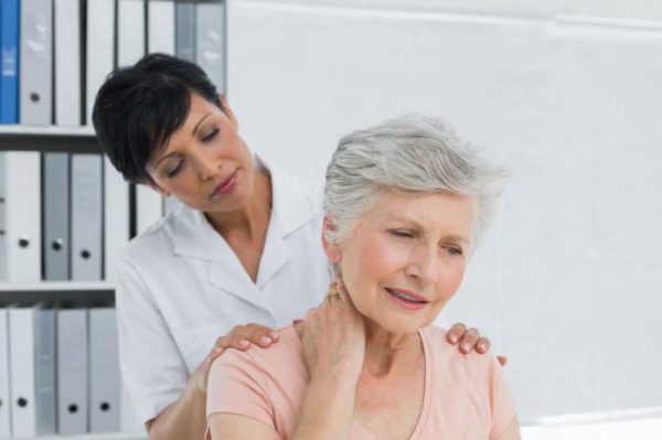 В пожилом возрасте выполнять упражнения при остеохондрозе нужно очень осторожно