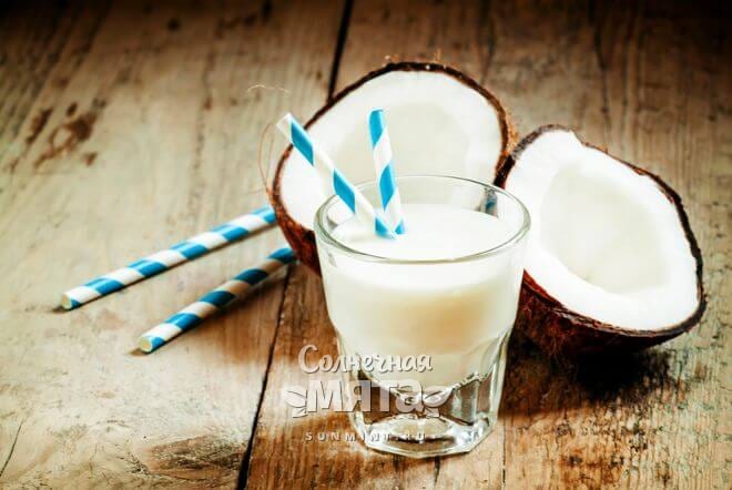 Из кокоса делают веганское молоко