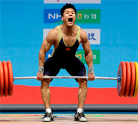 asian man lifting heavy weights